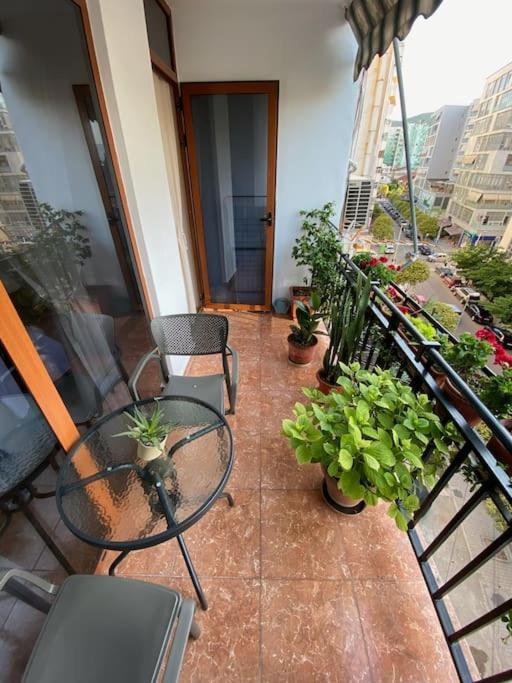Mimosa'S Apartment With Lovely Balcony Tiranë Eksteriør bilde